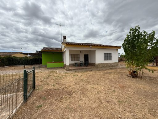 Finca con chalet y piscina en Aznalcázar por 180.000€ Finca con chalet y piscina en Aznalcázar